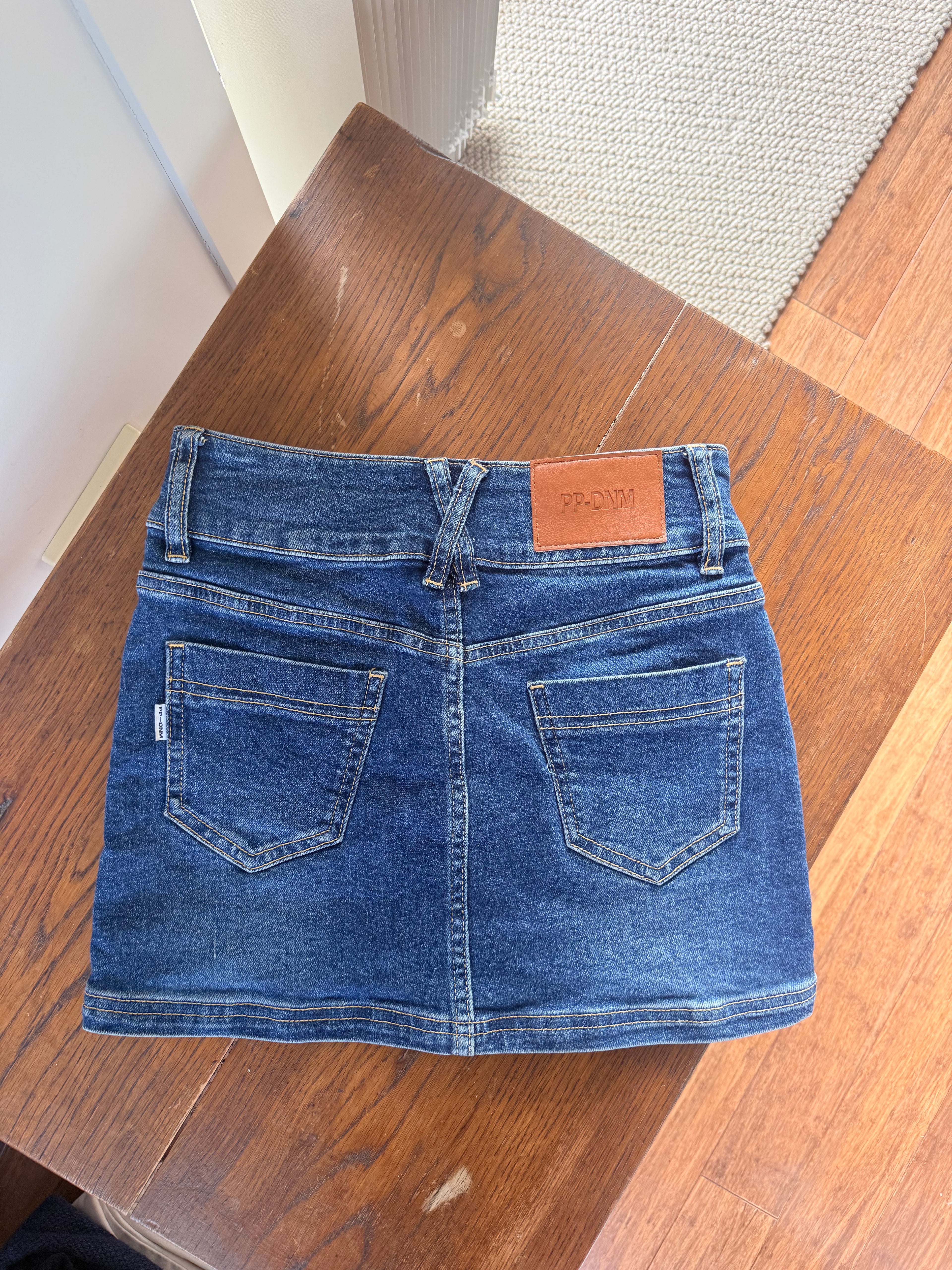 Princess Polly Skirt / Size 6