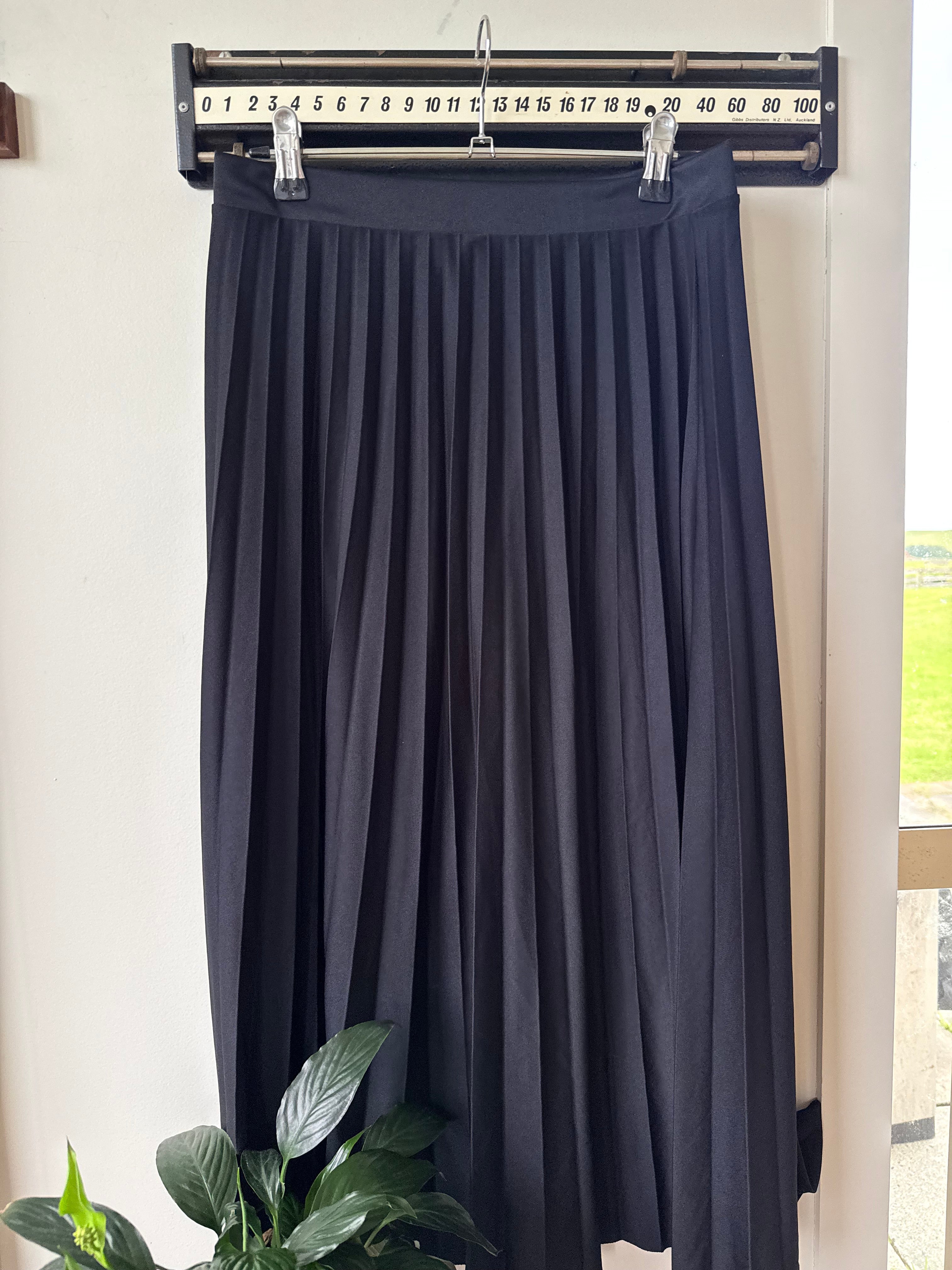 H&M Skirt / Size 6