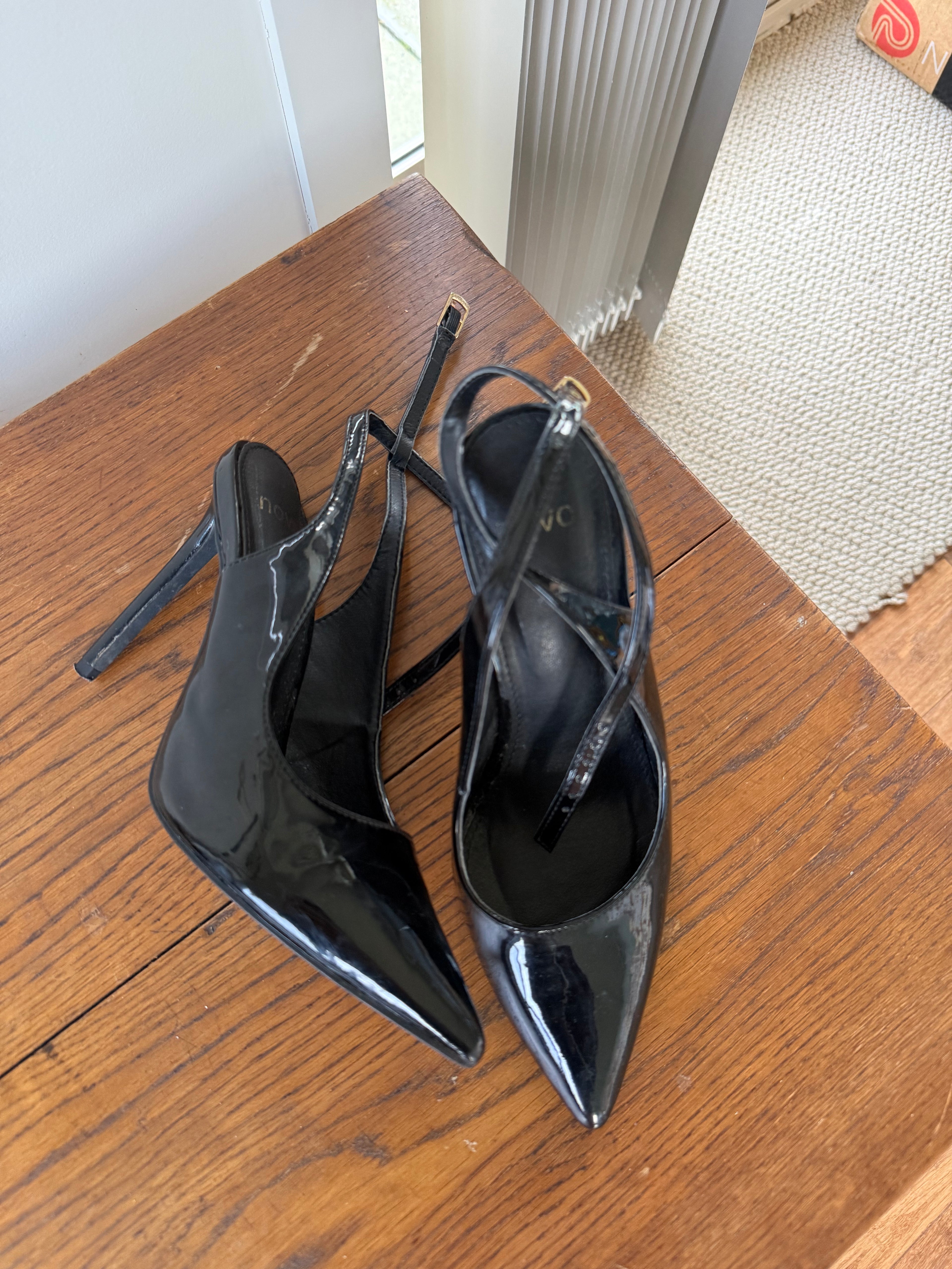 Black Novo Heels / Size 8