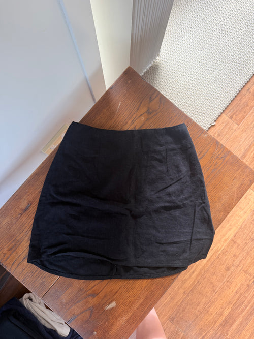 Princess Polly Skirt / Size 6