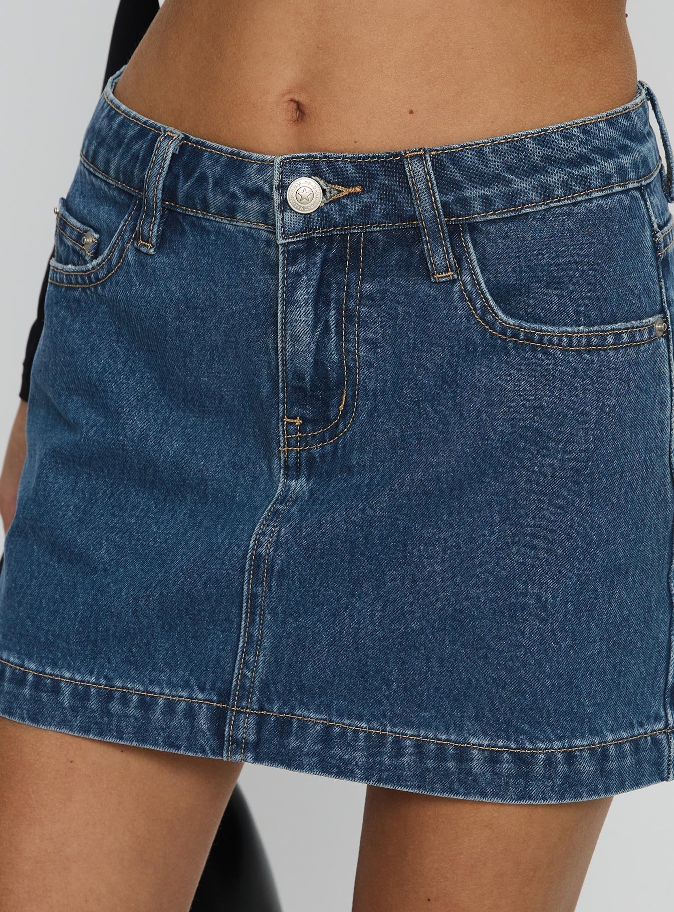 Princess Polly Skirt / Size 6