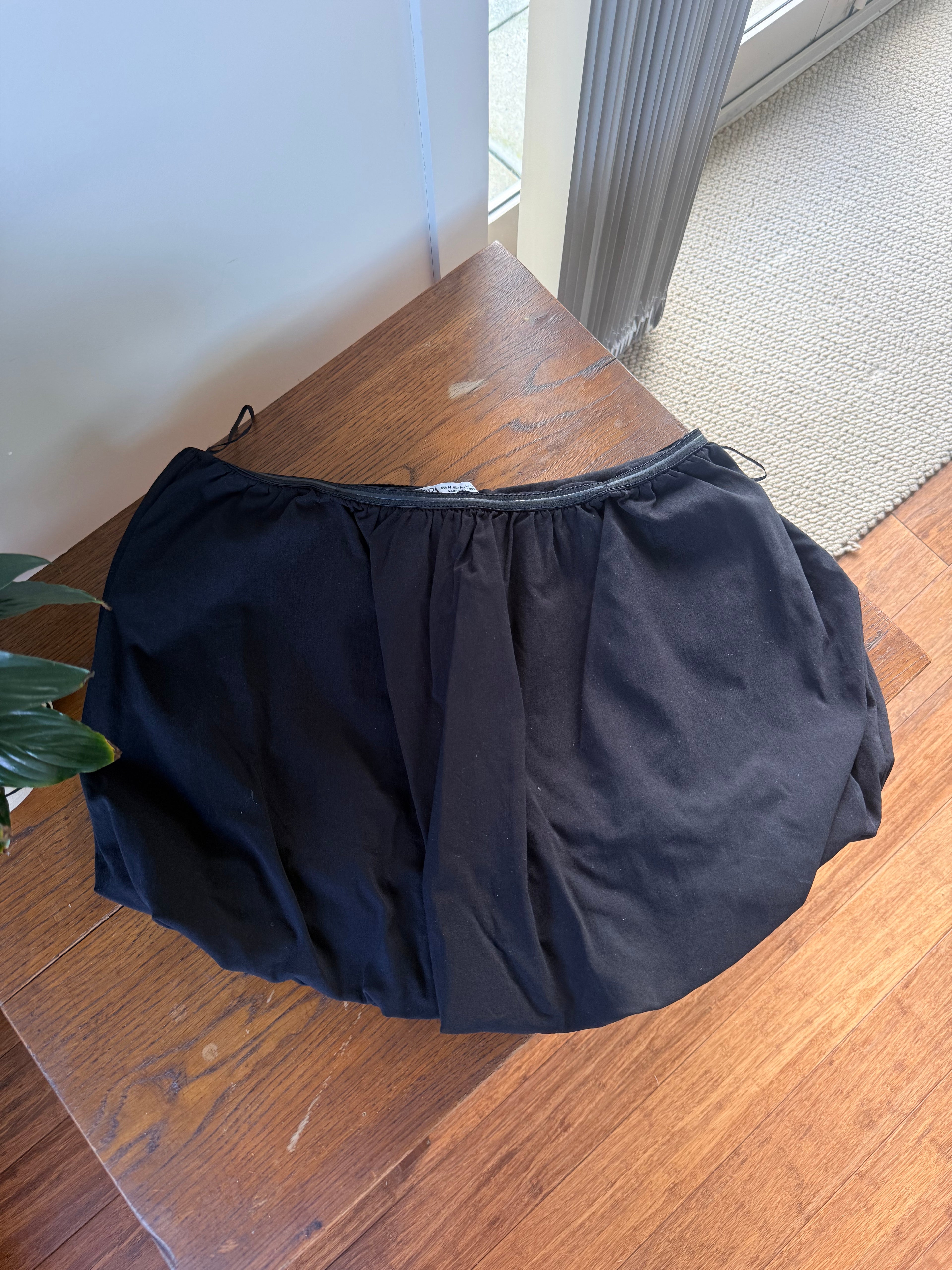 Zara Skirt / Size M