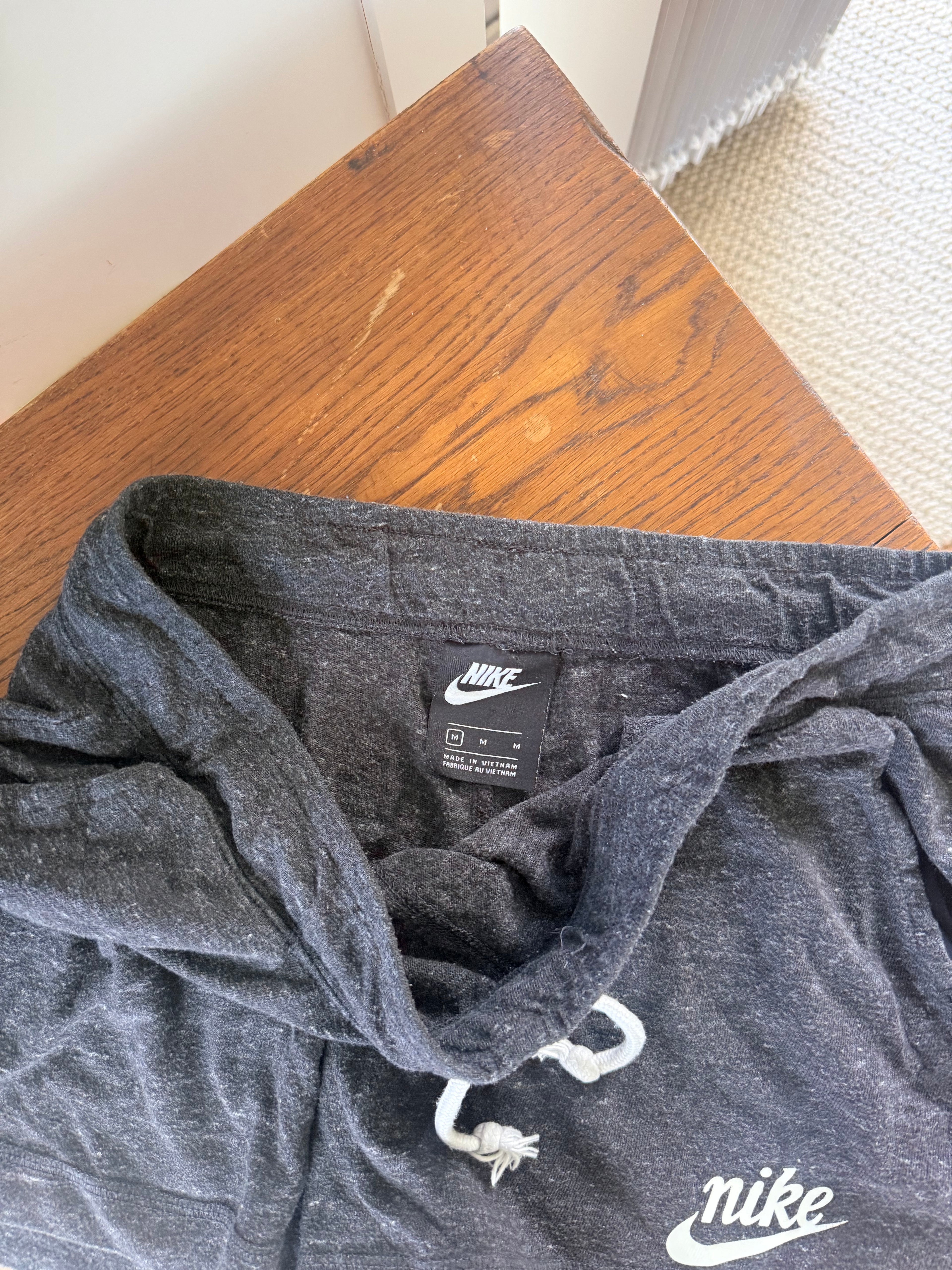 Nike Shorts / Size M