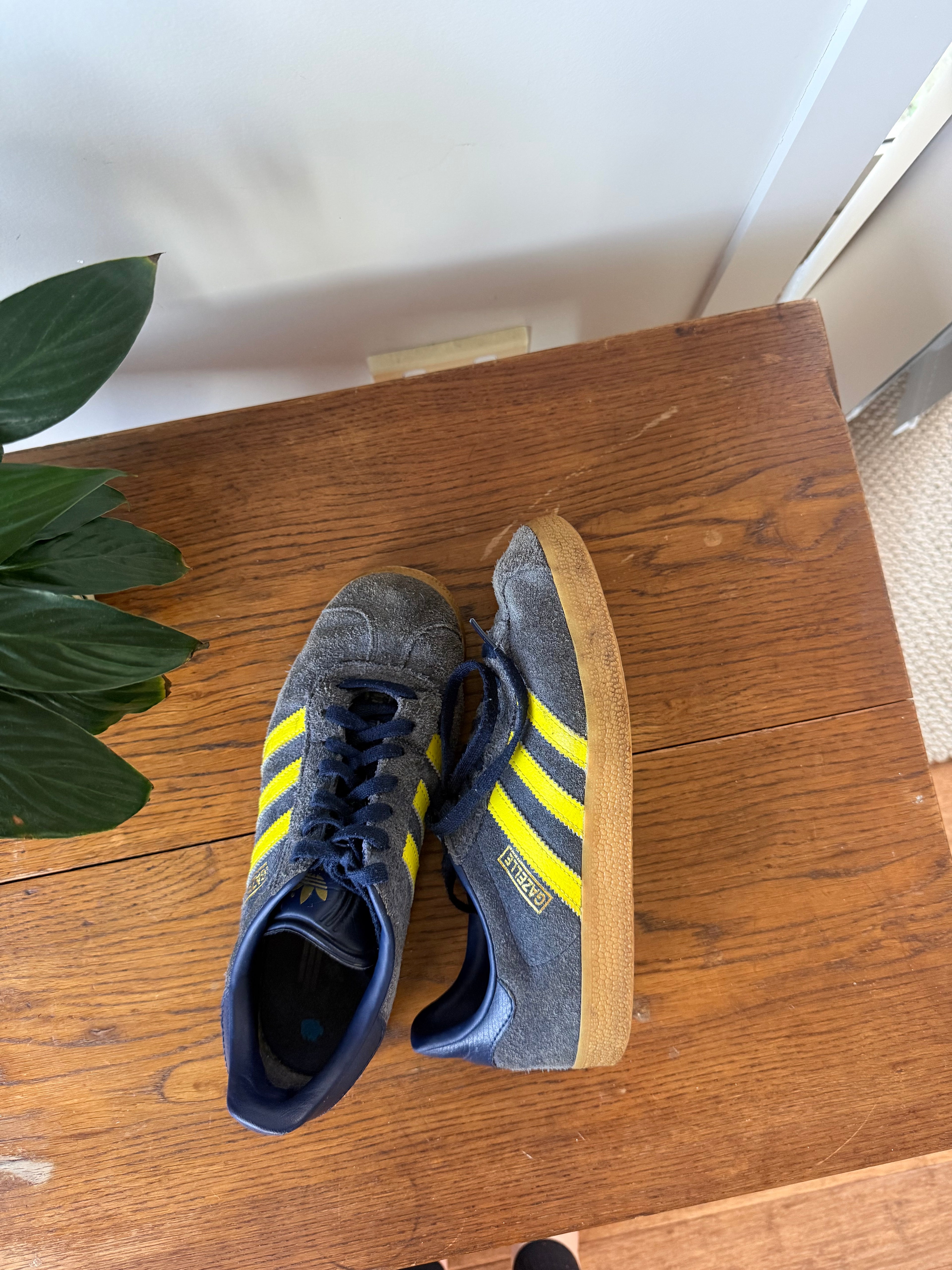 Adidas Gazelles / Size US 6/1.2